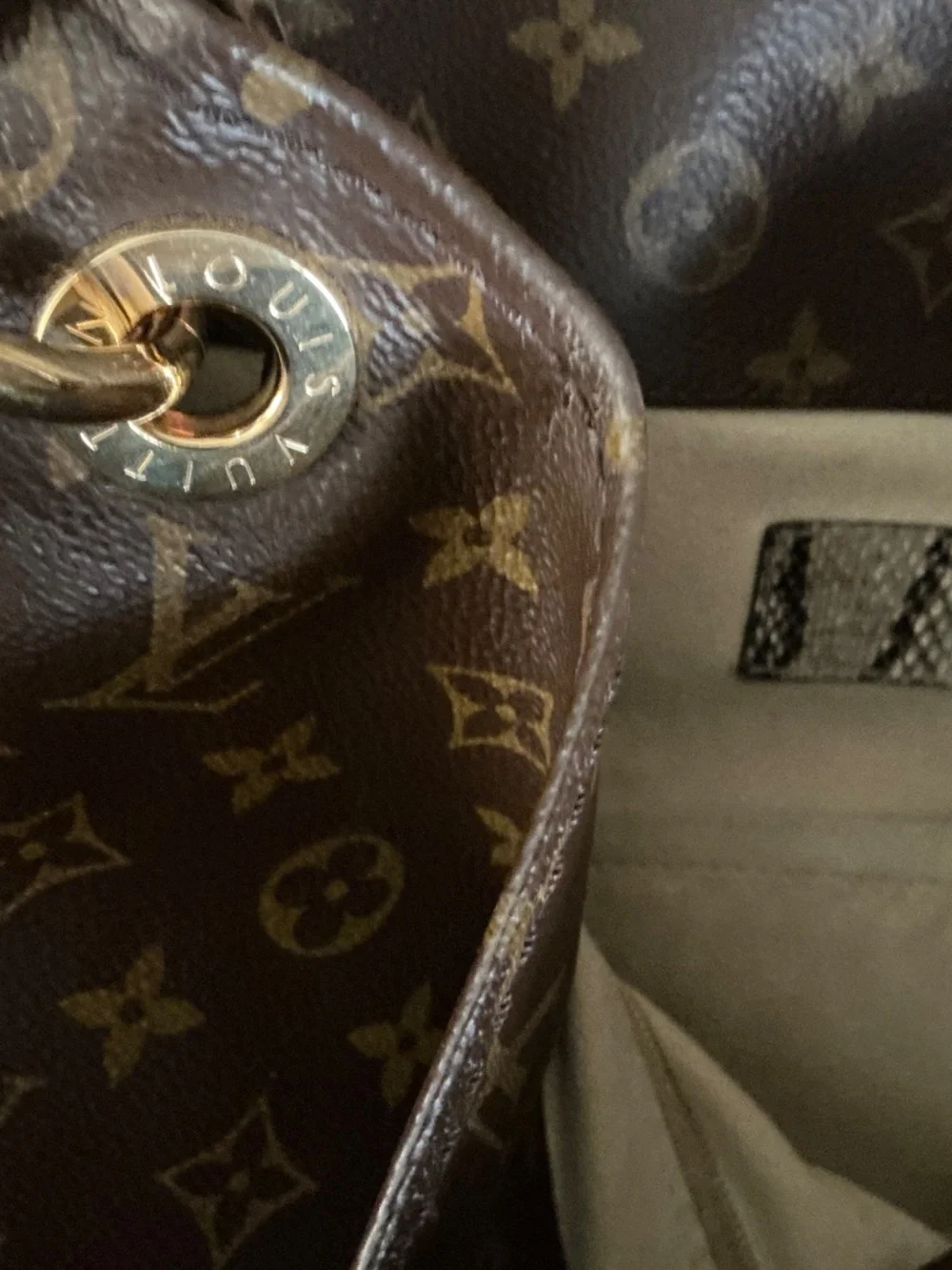 Rare Louis Vuitton Artsy M/M Python strap exotic